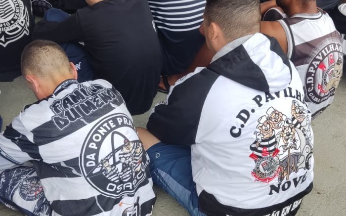Itapema - PRF para ônibus de torcida do Corinthians na BR-101