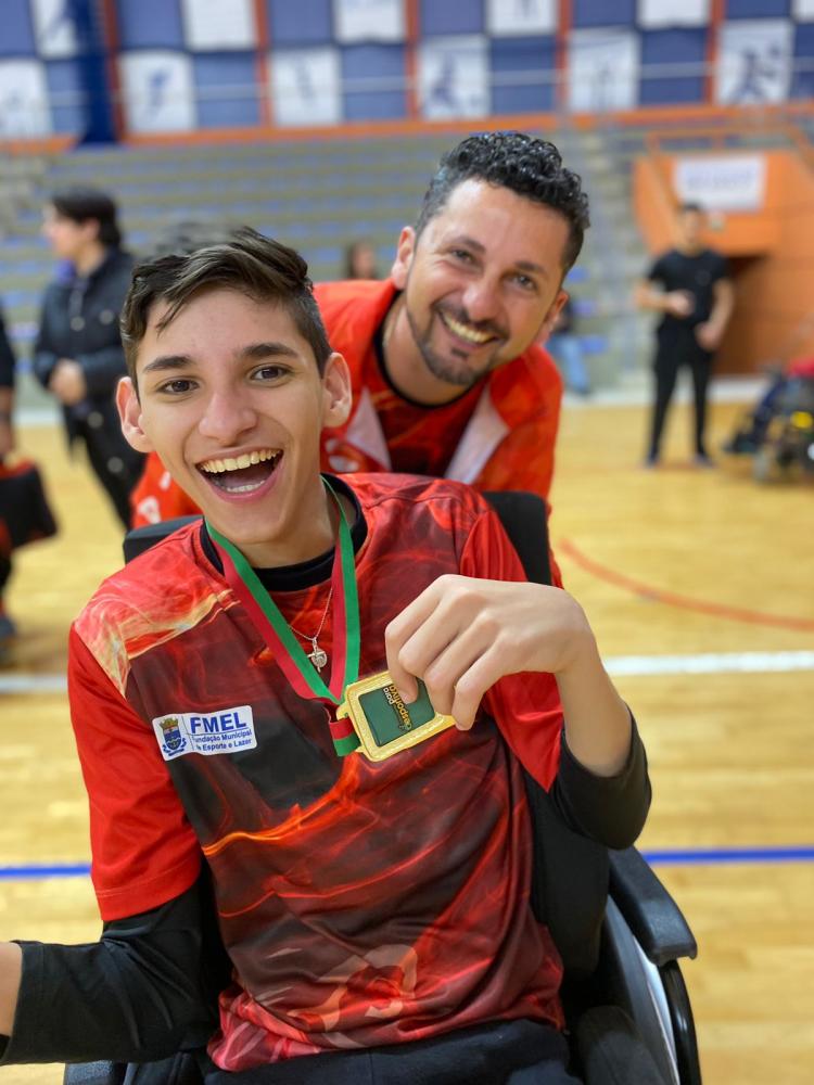 Medalha de Ouro – Paratleta penhense é campeão na Copa Curitiba Paradesportiva