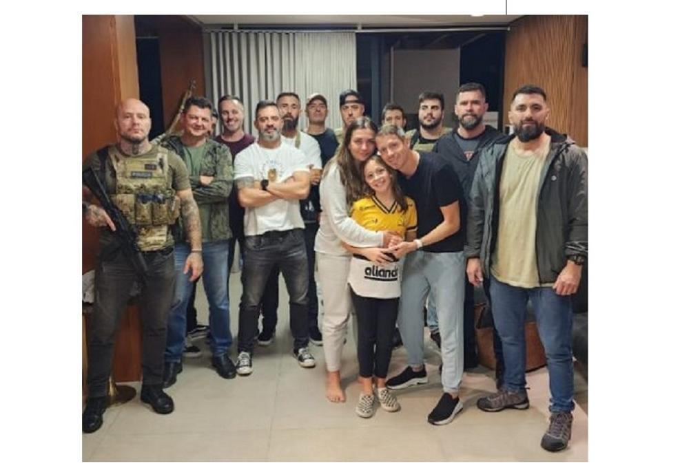 Menina sequestrada ficou presa 24h no porta-malas