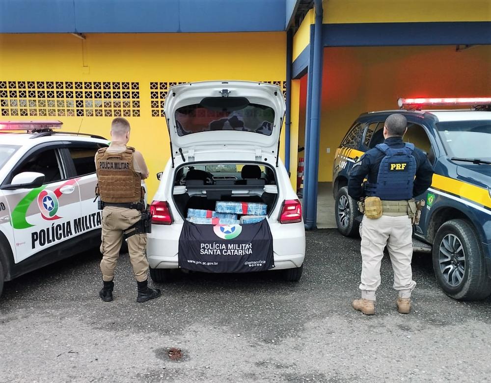 Joinville - PRF e PM apreendem 200 quilos de maconha na BR-101