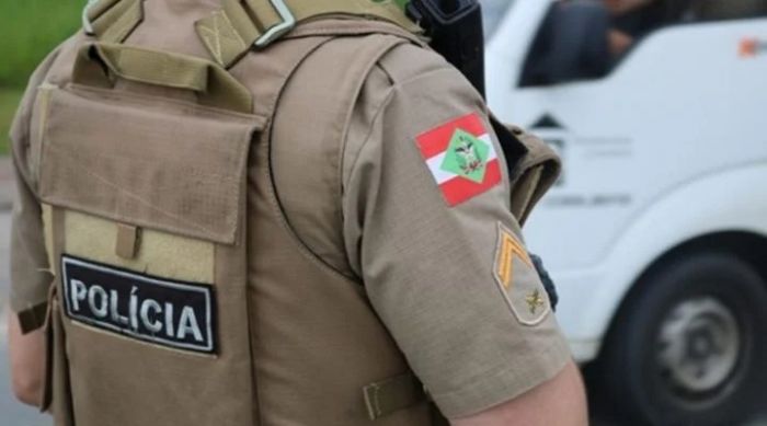 Ilhota - Homem é preso após agredir mulher e ameaçar policiais