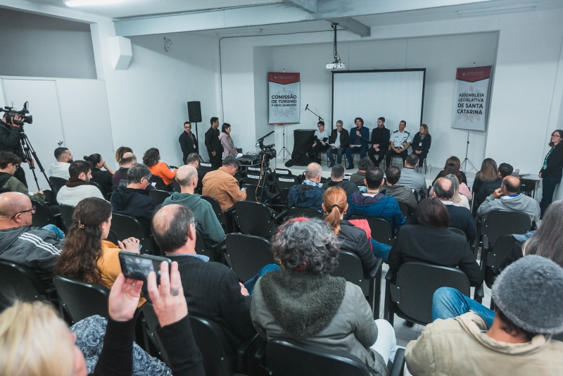 Grupo de trabalho discute legislação para formalizar escolas do mar