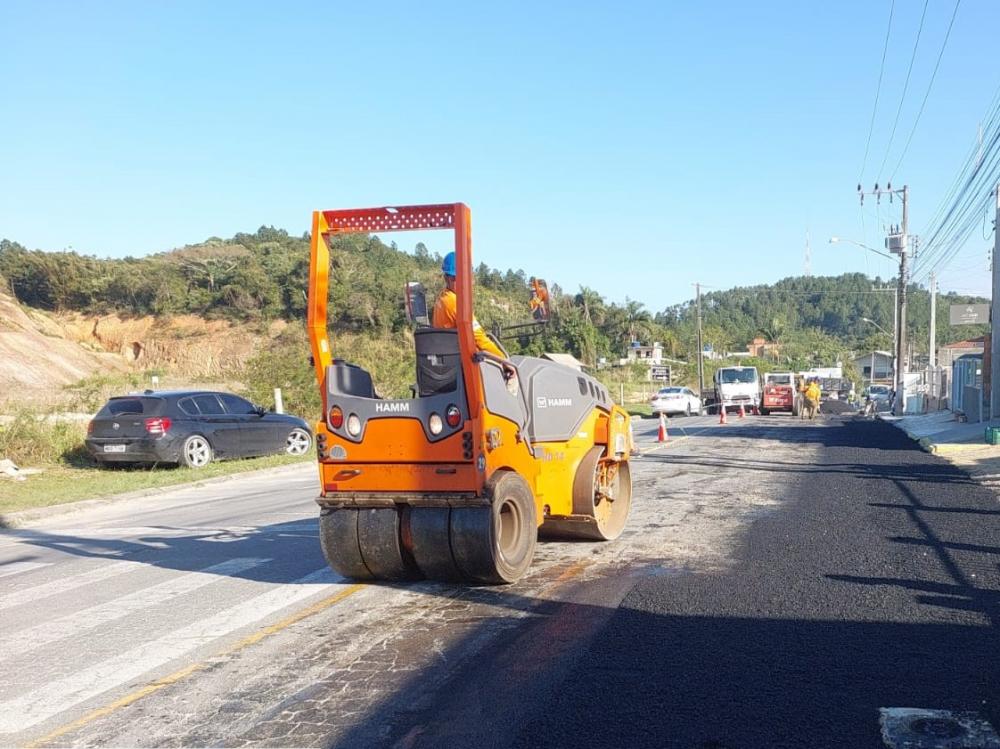 Obras da rede de esgoto avançam em diferentes frentes de trabalho em Penha