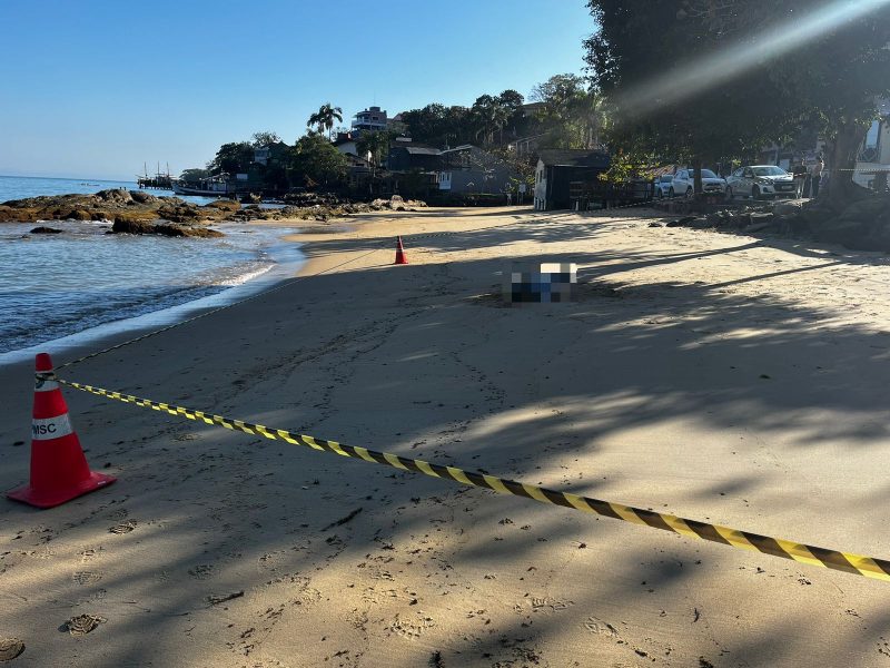 Porto Belo – Corpo de homem é encontrado na praia do Araçá