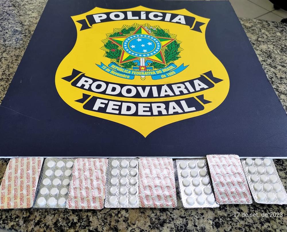 Caminhoneiro é flagrado com 120 comprimidos de rebite na BR-101 em Joinville